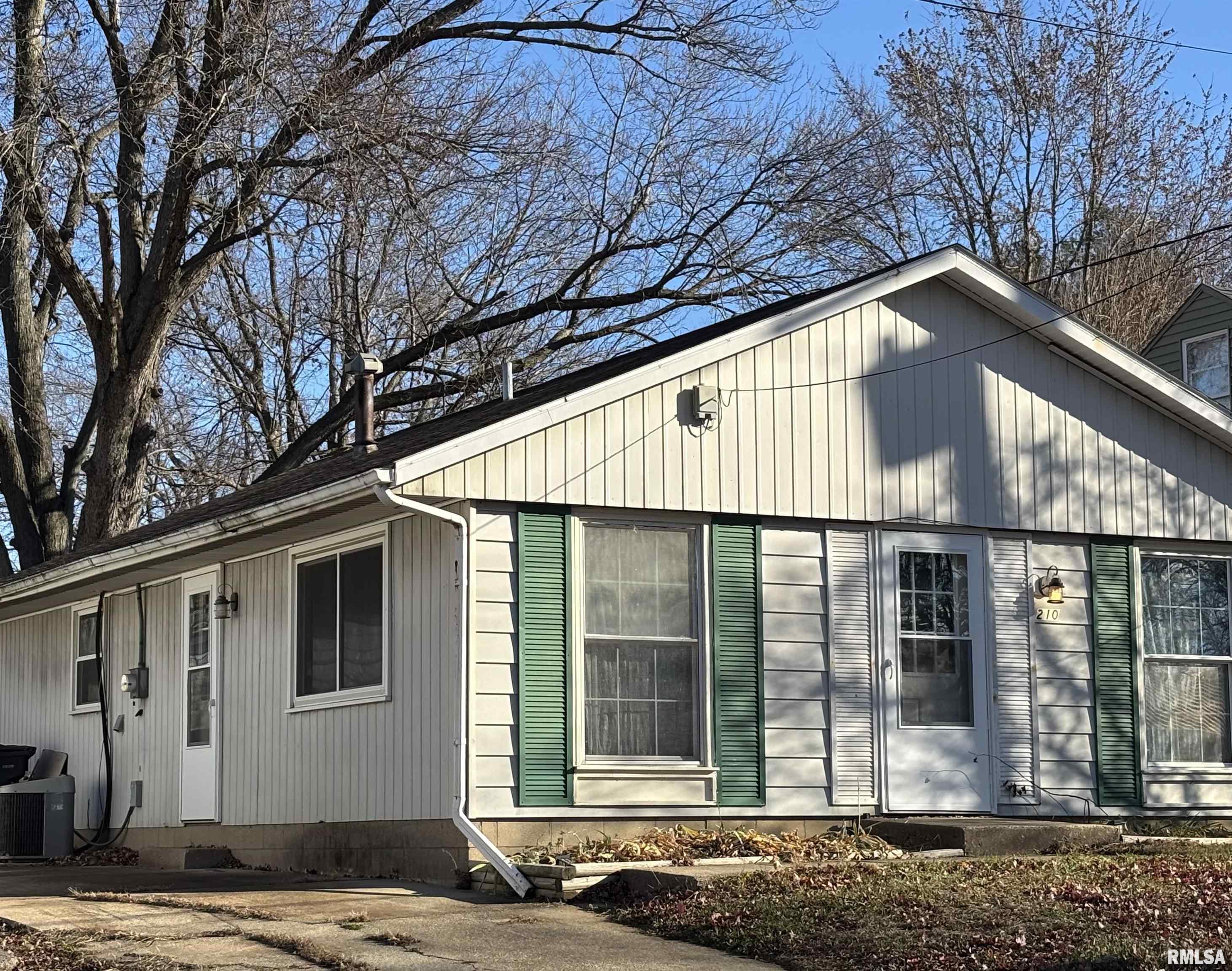 210 Reservoir Road Pekin, IL 61554 - Photo 2 of 15