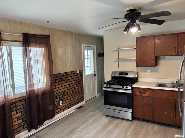 $95,900 | 210 Reservoir Road, Pekin, IL 61554