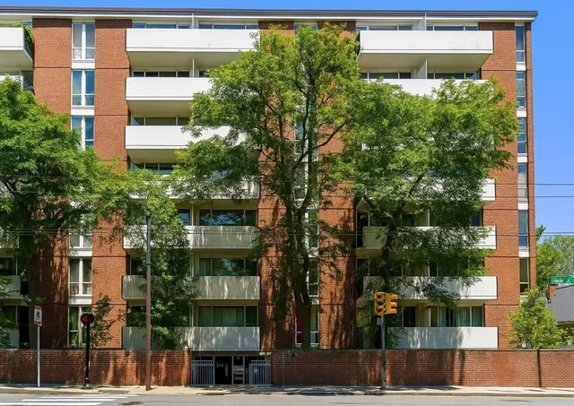 $2,100 | 29 Concord Avenue, Unit 208, Cambridge, MA 02138