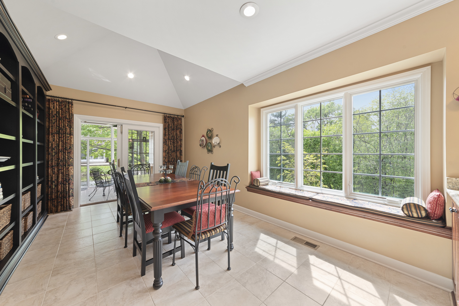 20 Lake Ridge Club Court Burr Ridge, IL 60527 - Photo 14 of 43 a view of a dining room with furniture window and outside view