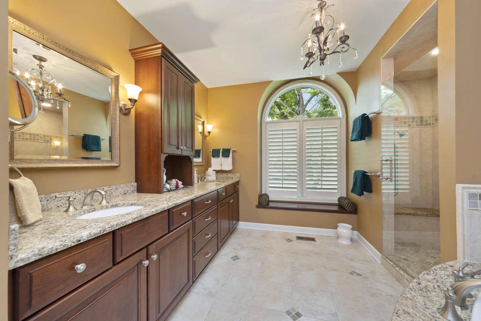 20 Lake Ridge Club Court Burr Ridge, IL 60527 - Photo 21 of 43 view of a bathroom with a tub and windows