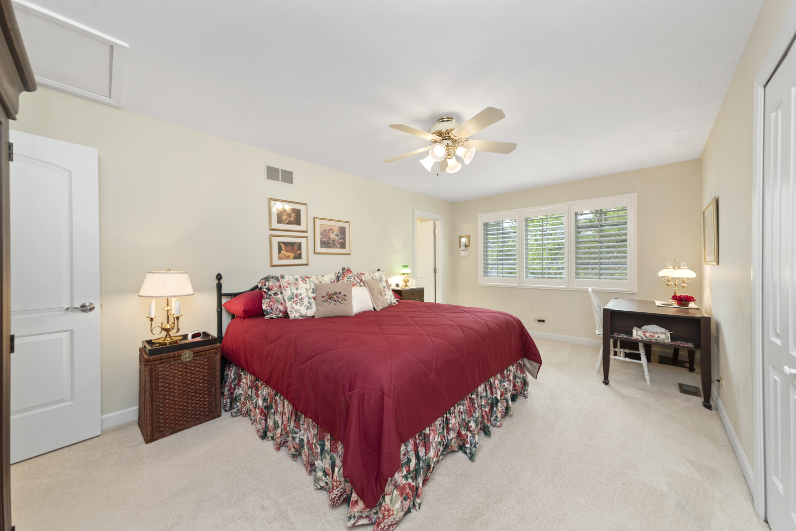 20 Lake Ridge Club Court Burr Ridge, IL 60527 - Photo 25 of 43 a bedroom with a bed and a table