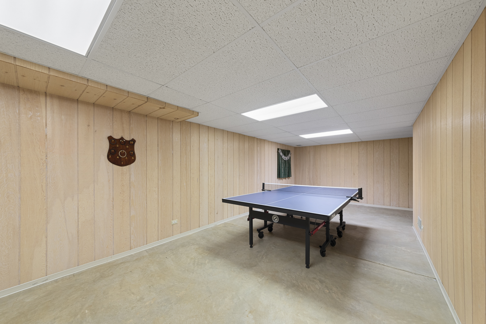 20 Lake Ridge Club Court Burr Ridge, IL 60527 - Photo 28 of 43 a room with furniture pool table and wall paintings