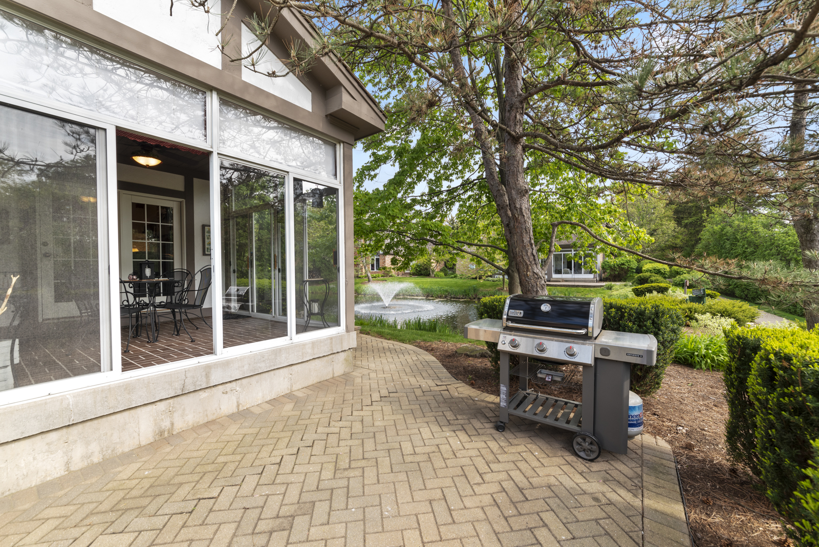 20 Lake Ridge Club Court Burr Ridge, IL 60527 - Photo 32 of 43 a view of a patio with table and chairs potted plants and a large tree