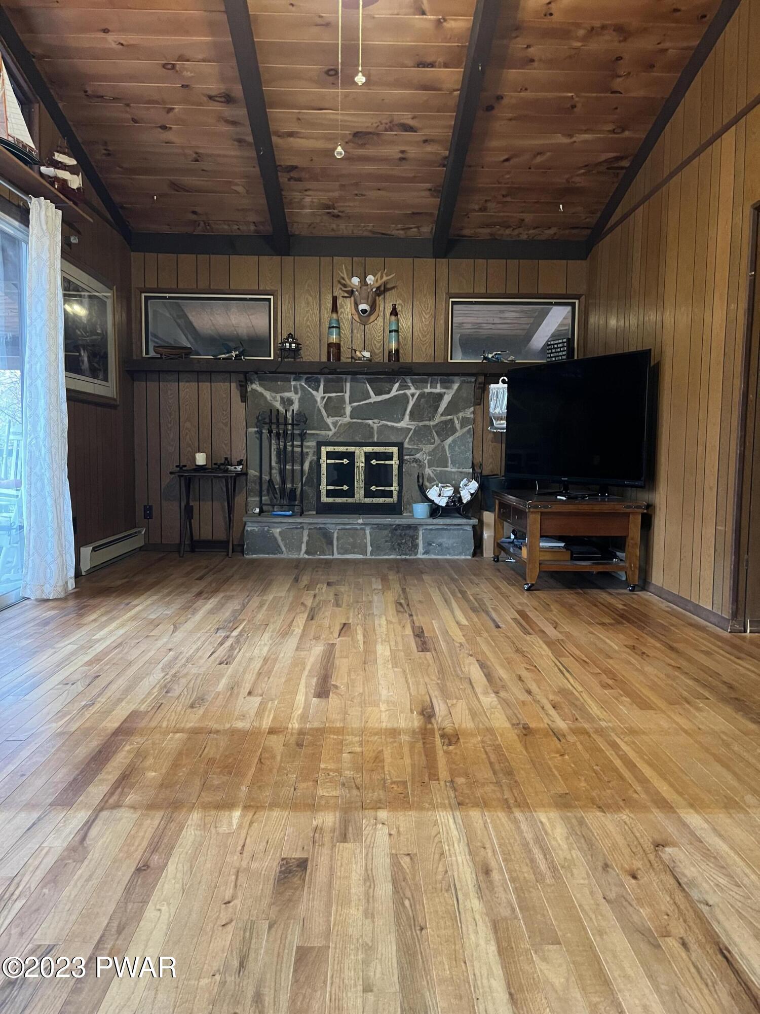 257 Oak Hill Road Hawley, PA 18428 - Photo 4 of 33 Living Room