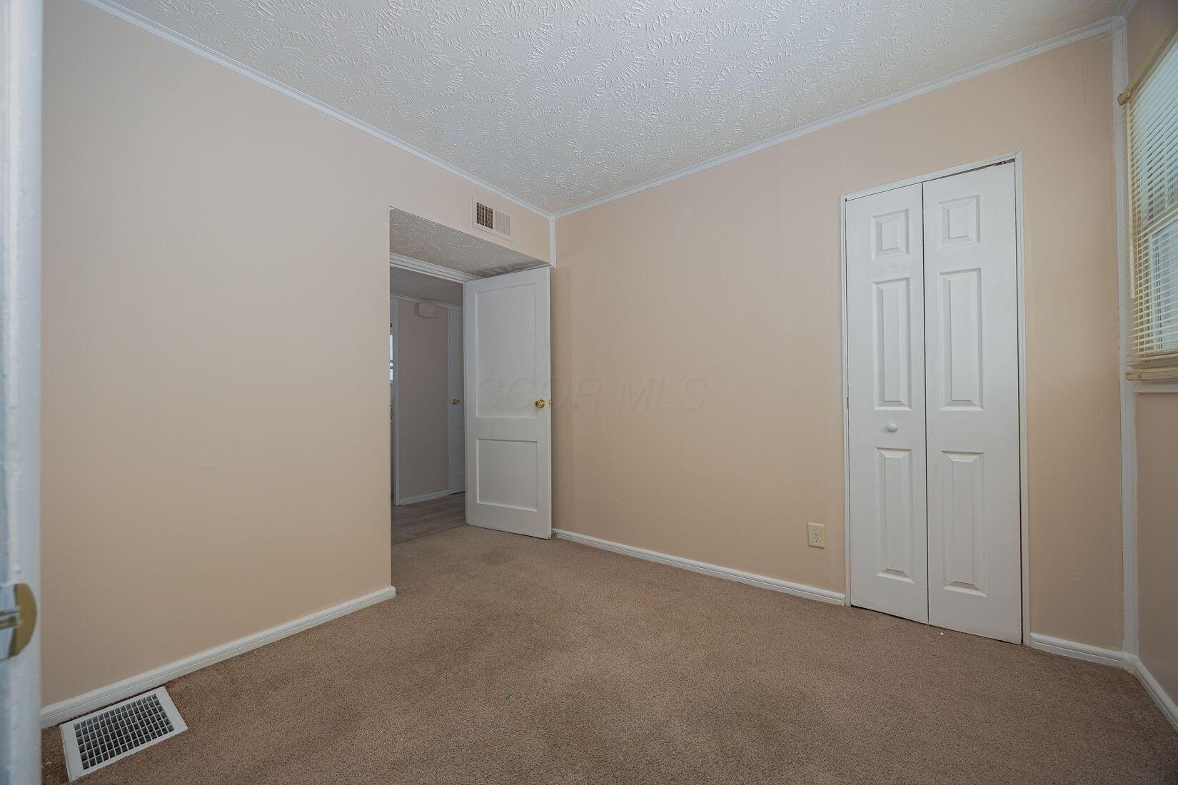 1134 South Hampton Road Columbus, OH 43227 - Photo 20 of 31 Bedroom 3