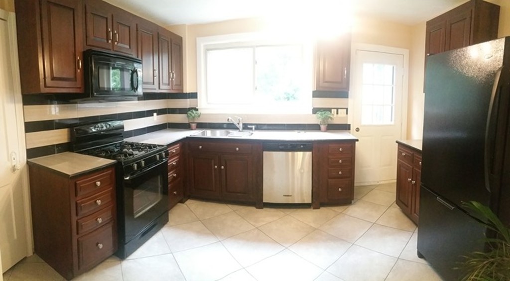 33 Warren Street West Springfield, MA 01089 - Photo 1 of 23 Gallery Image 1