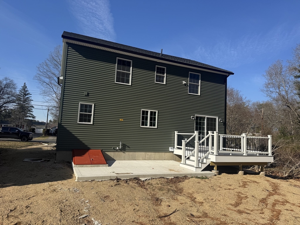 147 Parkerview Street Springfield, MA 01129 - Photo 2 of 23