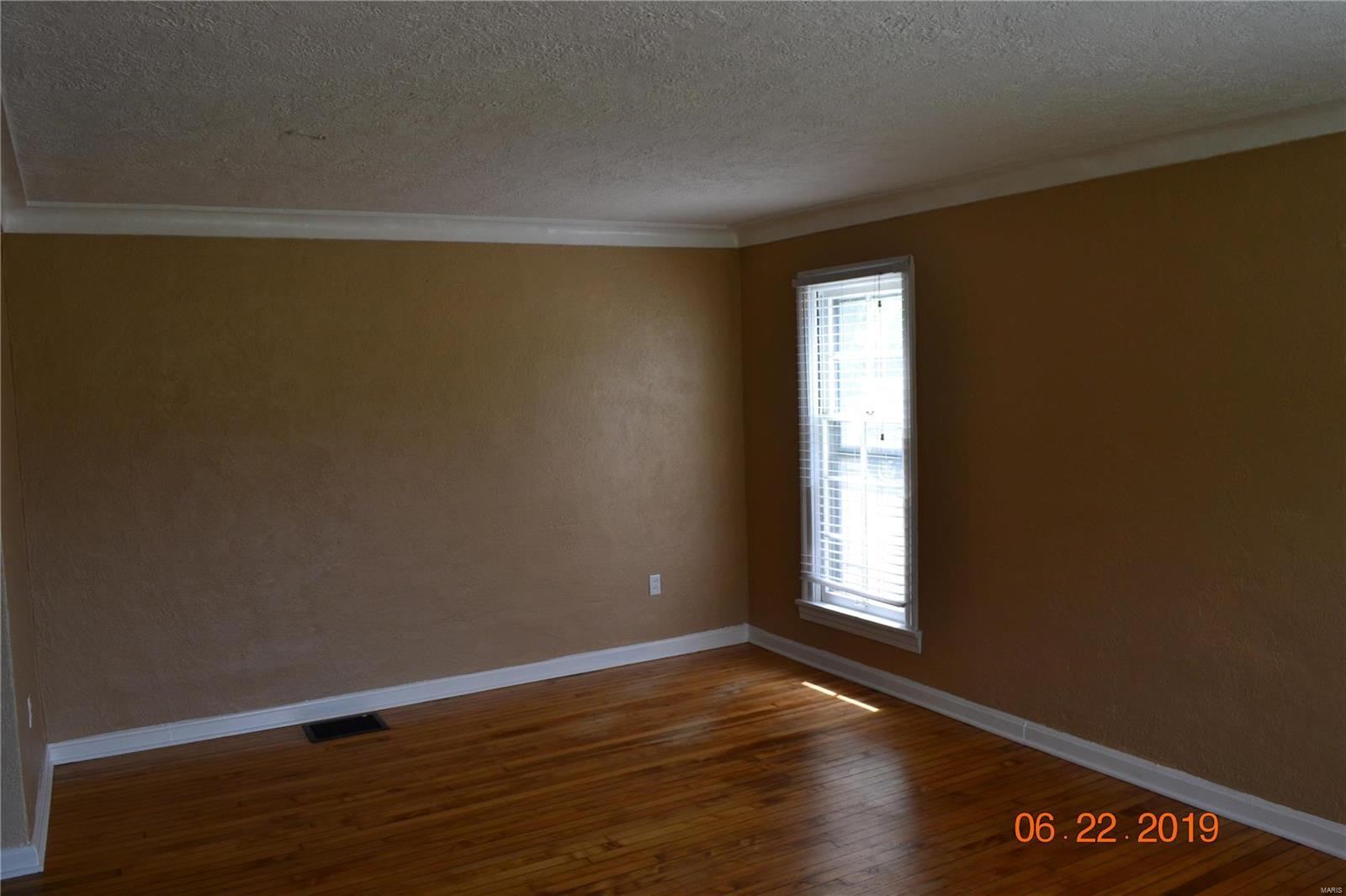 2756 Yaeger Road St. Louis, MO 63129 - Photo 2 of 27 Gallery Image 2