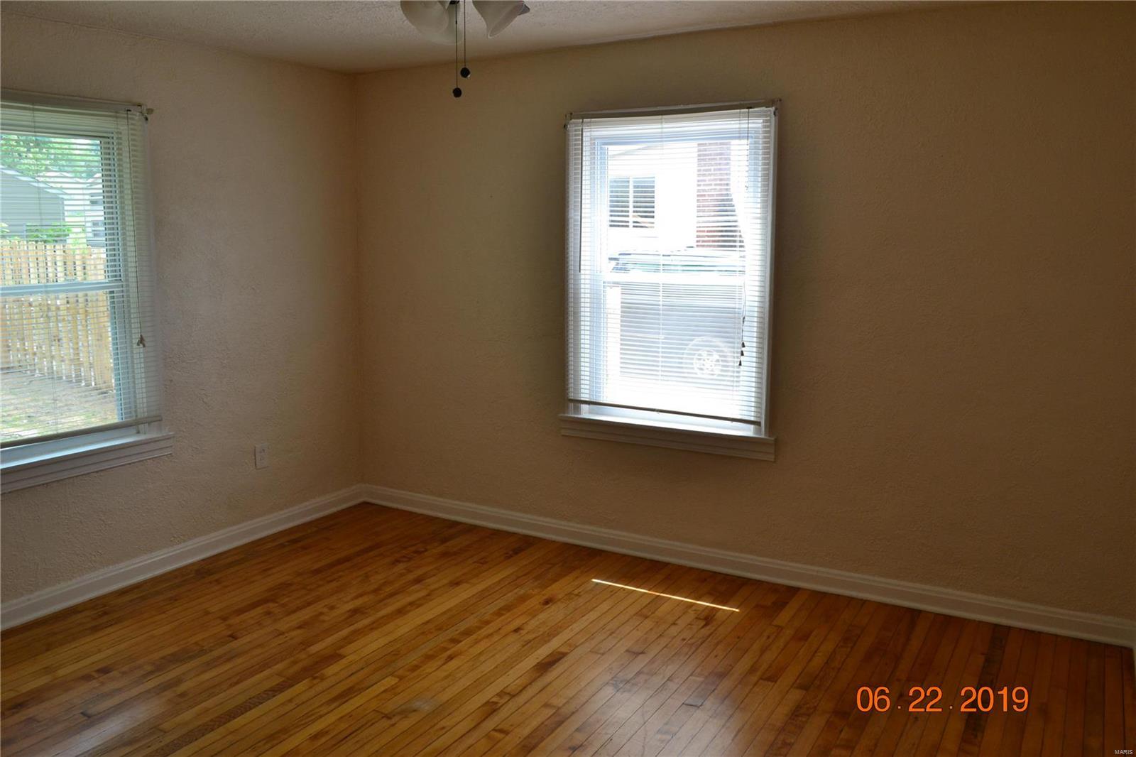 2756 Yaeger Road St. Louis, MO 63129 - Photo 4 of 27 Gallery Image 4