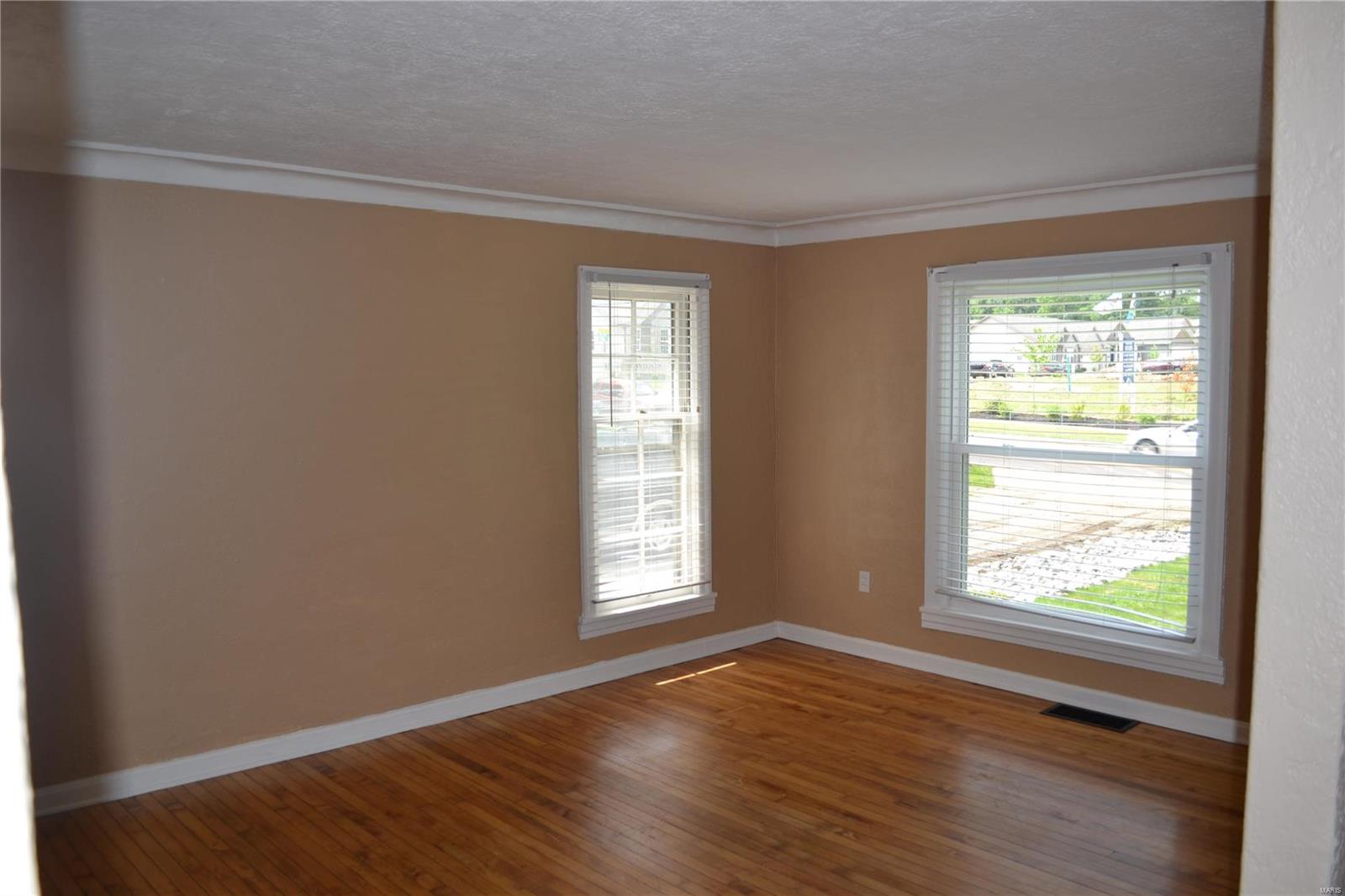 2756 Yaeger Road St. Louis, MO 63129 - Photo 9 of 27 Gallery Image 9