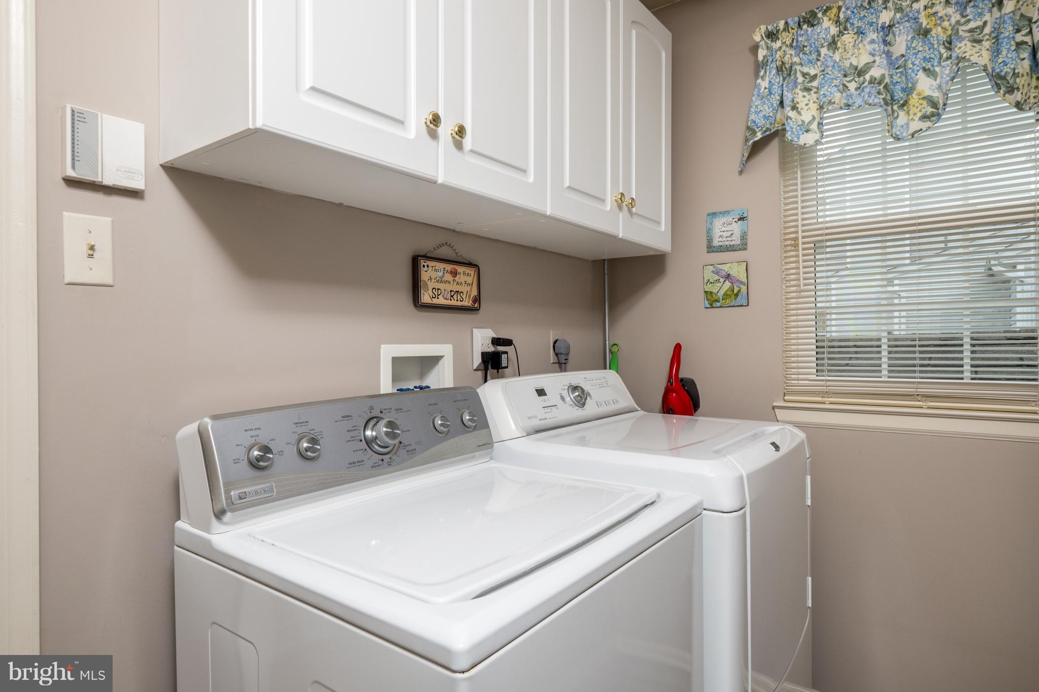 844 Sunny Chapel Road Odenton, MD 21113 - Photo 14 of 29 a utility room with dryer and washer