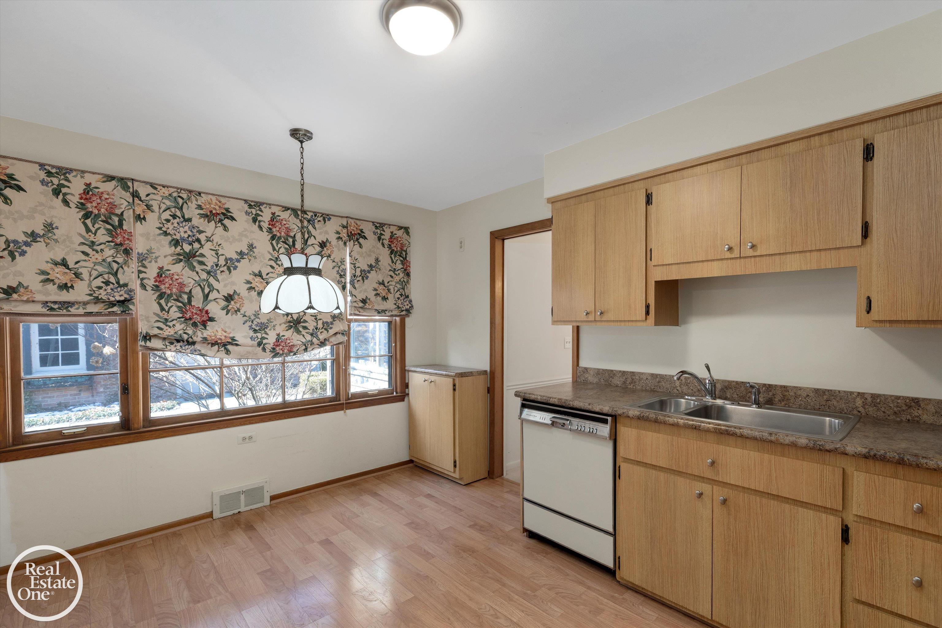 785 Barrington Road Grosse Pointe Park, MI 48215 - Photo 15 of 40