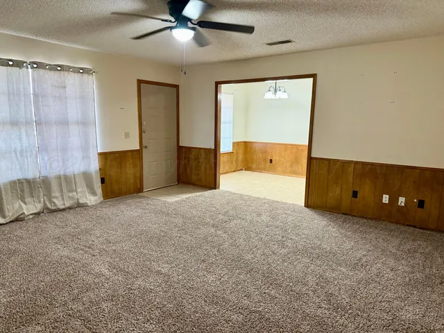 $1,025 | 527 North Meredith Avenue, Dumas, TX 79029