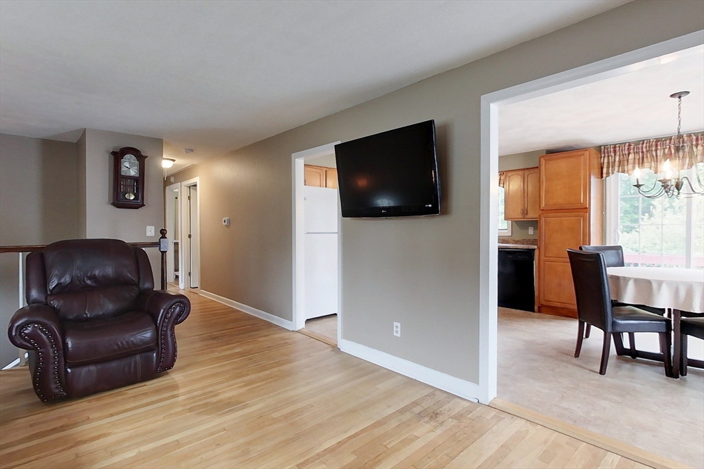 9 Oakland Road Pepperell, MA 01463 - Photo 10 of 37