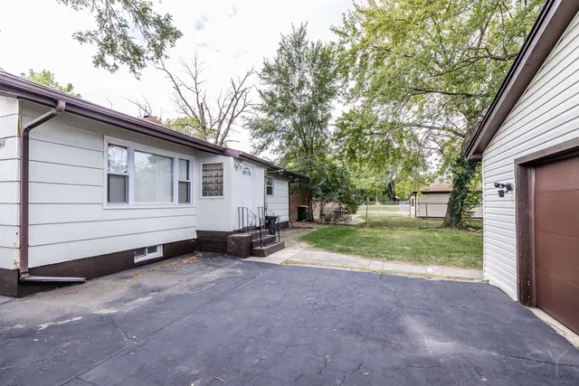 $220,000 | 14 Arrowhead Drive, Thornton, IL 60476