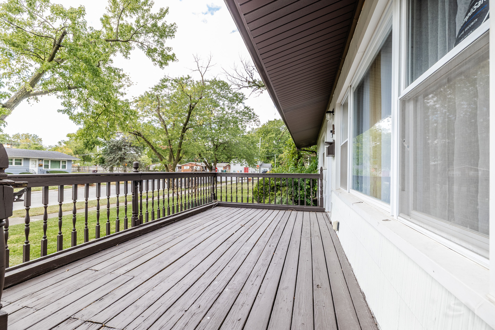 14 Arrowhead Drive Thornton, IL 60476 - Photo 3 of 26 a view of a balcony with wooden floor