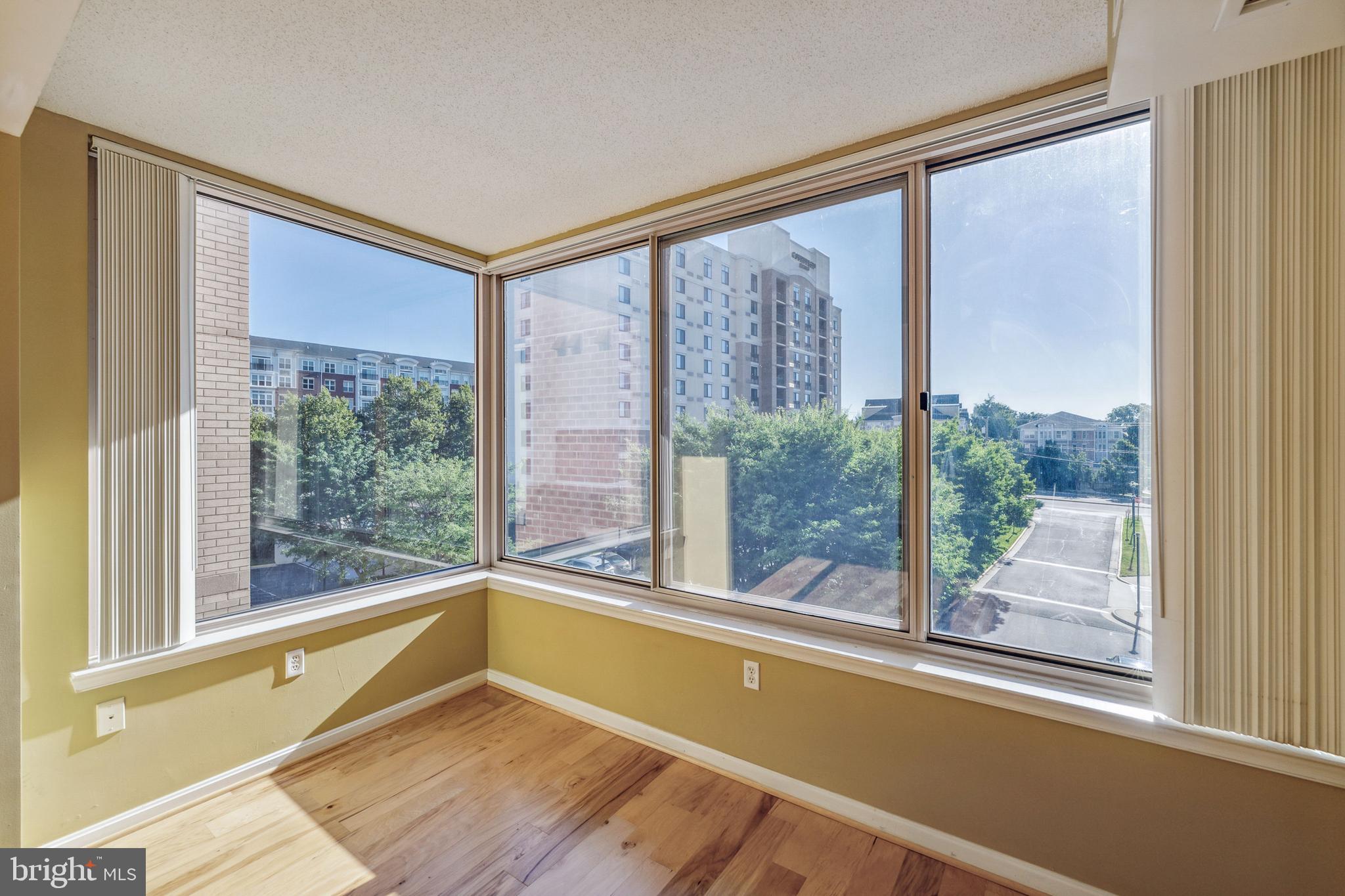 2726 Gallows Road, Unit 412 Vienna, VA 22180 - Photo 15 of 38 Sunroom