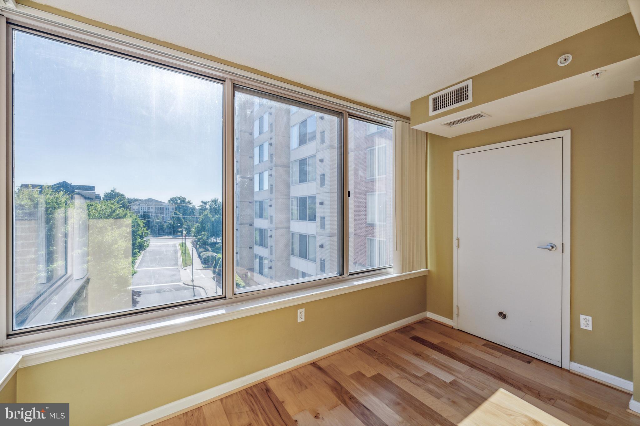 2726 Gallows Road, Unit 412 Vienna, VA 22180 - Photo 16 of 38 Sunroom