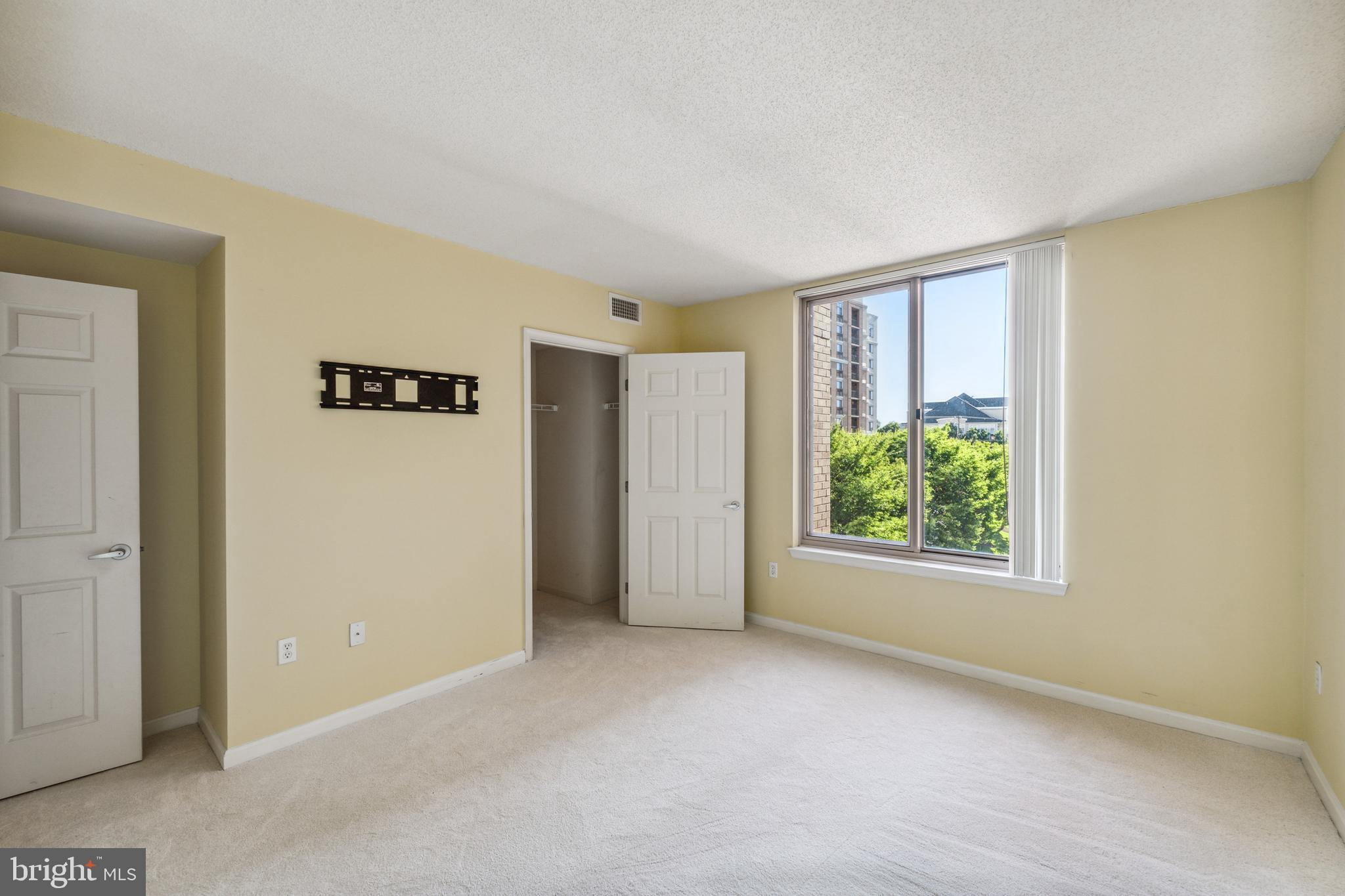 2726 Gallows Road, Unit 412 Vienna, VA 22180 - Photo 18 of 38 Primary Bedroom