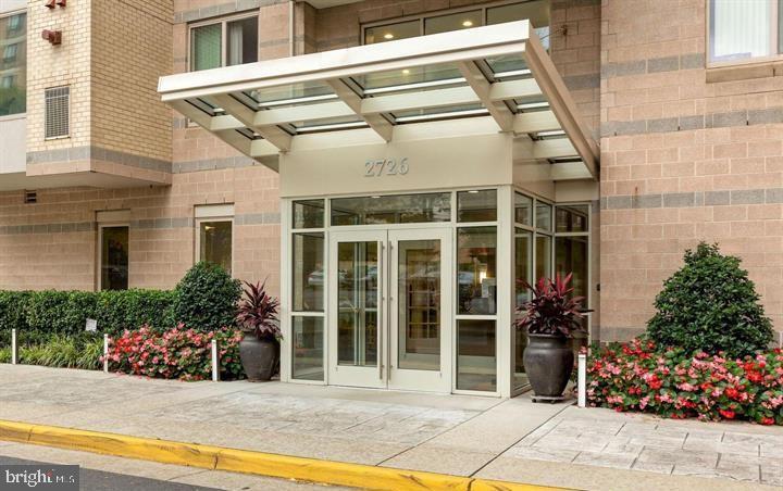 2726 Gallows Road, Unit 412 Vienna, VA 22180 - Photo 3 of 38 Entrance