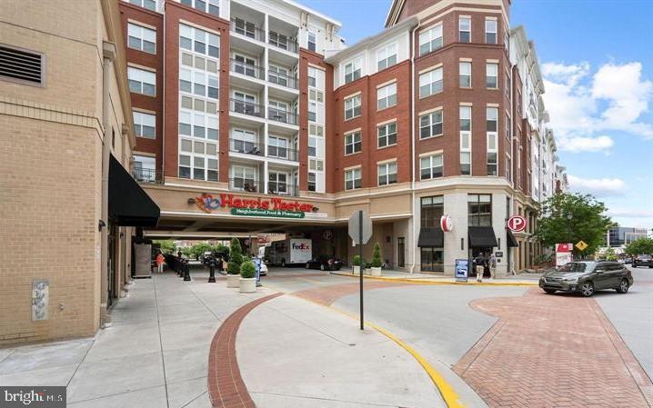 2726 Gallows Road, Unit 412 Vienna, VA 22180 - Photo 31 of 38 2 Minute Walk to Harris Teeter