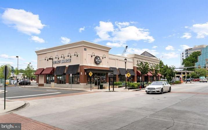 2726 Gallows Road, Unit 412 Vienna, VA 22180 - Photo 33 of 38 2 Minute Walk to Restaurants