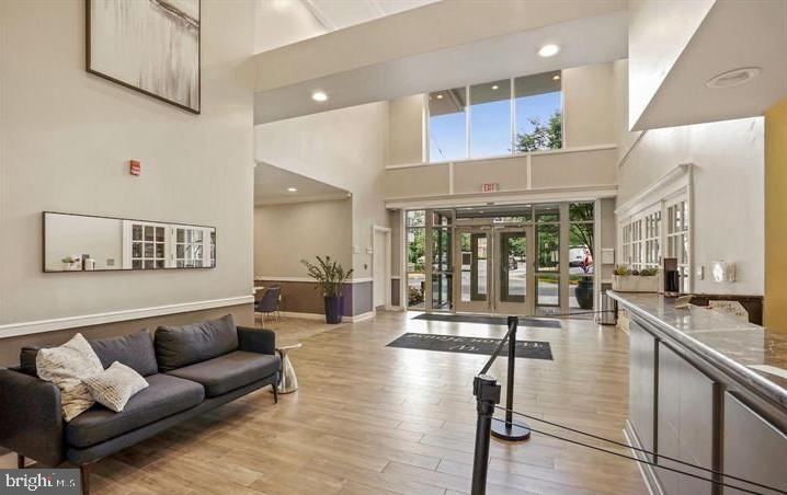 2726 Gallows Road, Unit 412 Vienna, VA 22180 - Photo 4 of 38 Grand Lobby