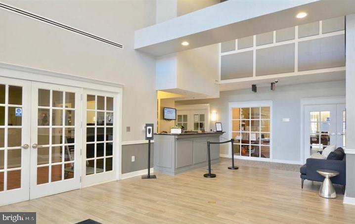 2726 Gallows Road, Unit 412 Vienna, VA 22180 - Photo 5 of 38 Grand Lobby