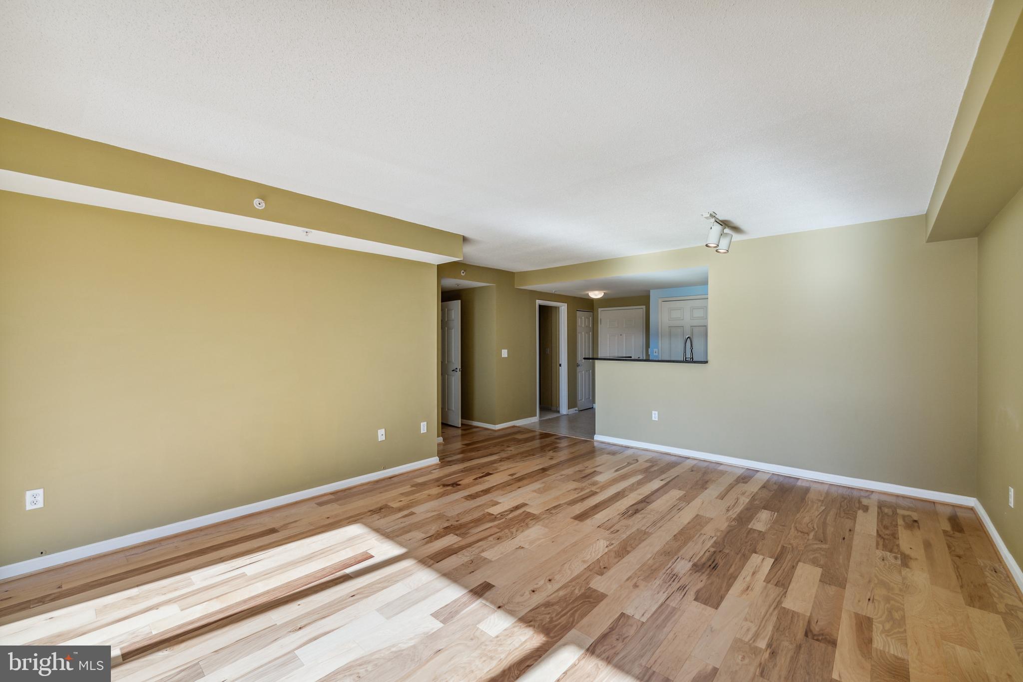 2726 Gallows Road, Unit 412 Vienna, VA 22180 - Photo 6 of 38 Open Concept Unit