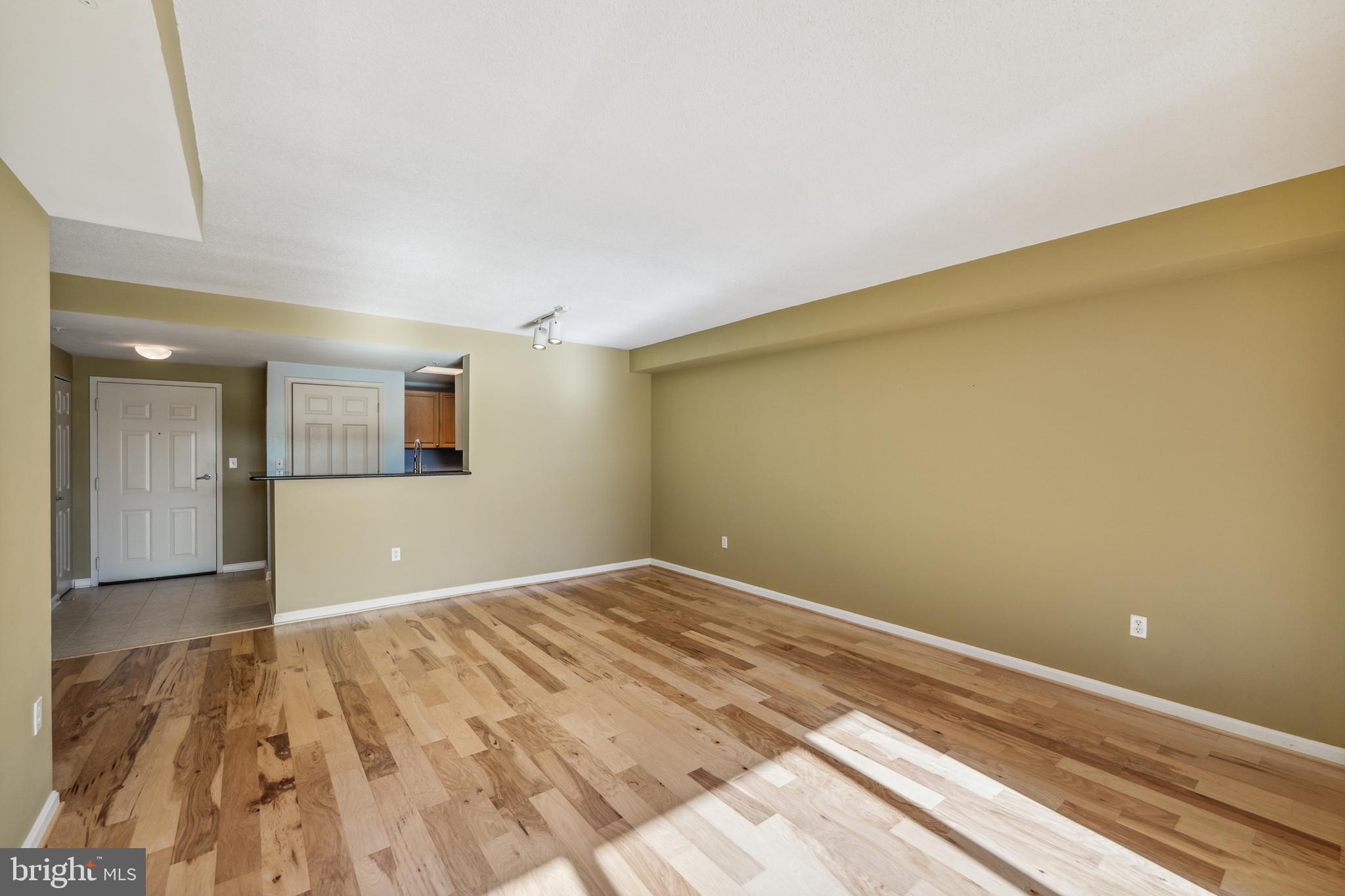 2726 Gallows Road, Unit 412 Vienna, VA 22180 - Photo 7 of 38 Open Concept Unit