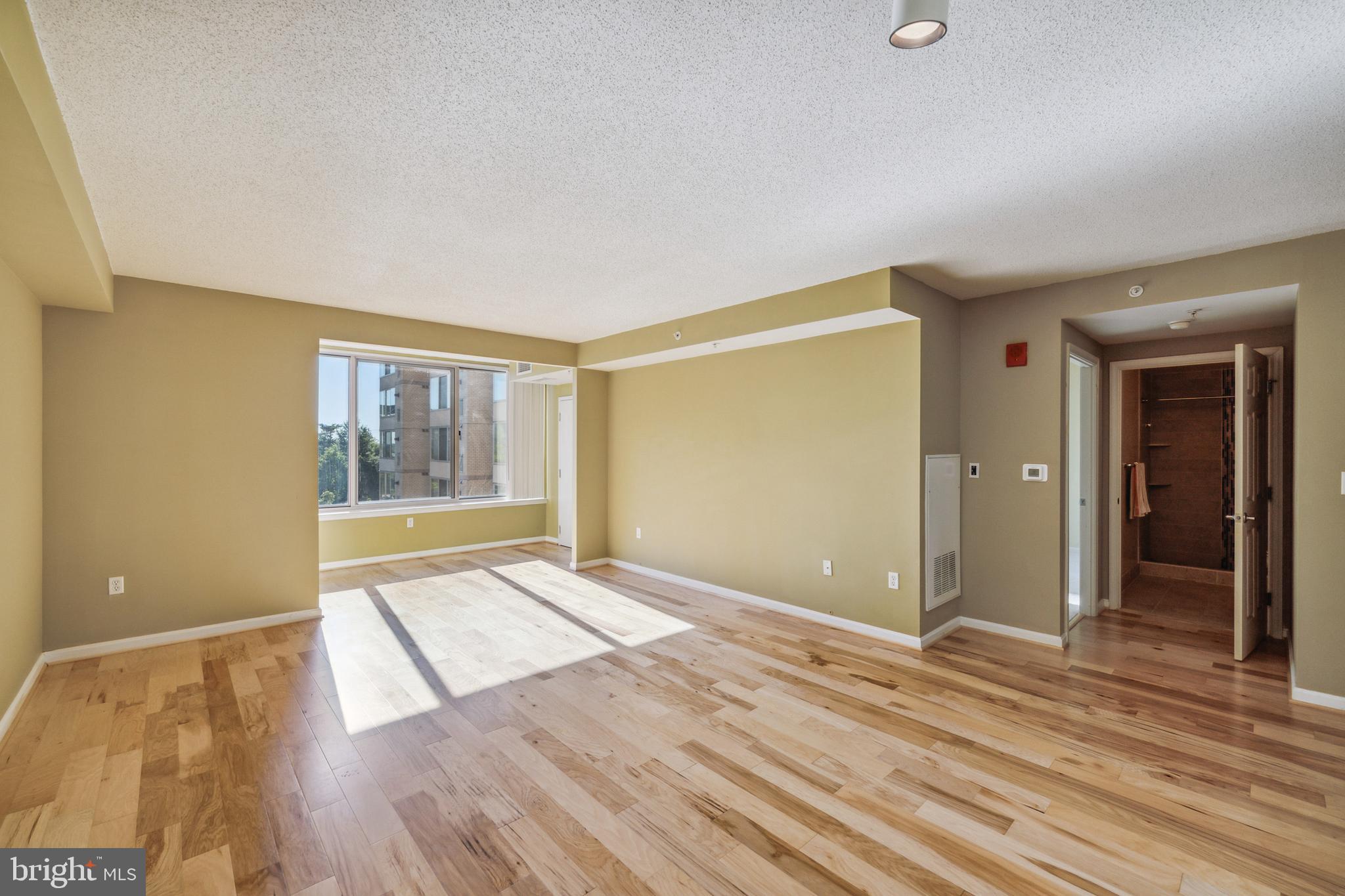 2726 Gallows Road, Unit 412 Vienna, VA 22180 - Photo 9 of 38 Open Concept Unit