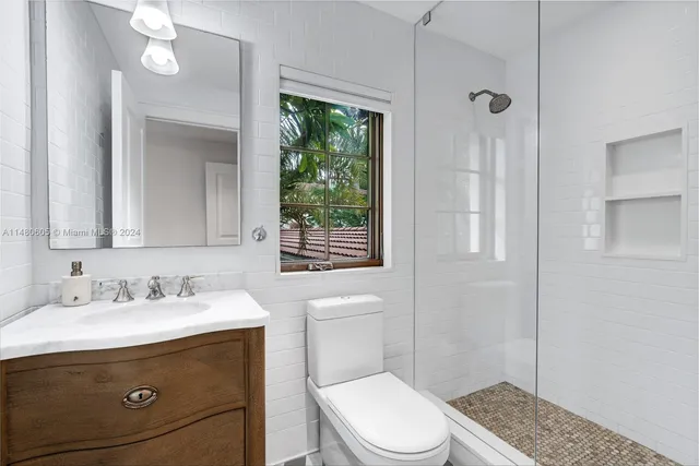 $68,000,000 | 105-115 Ocean Boulevard, Golden Beach, FL 33160