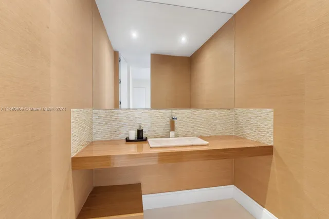 $68,000,000 | 105-115 Ocean Boulevard, Golden Beach, FL 33160