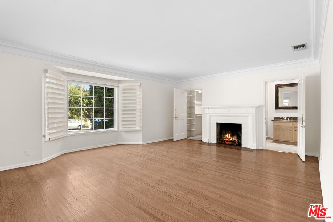 295 Homewood Road Los Angeles, CA 90049 - Photo 16 of 23