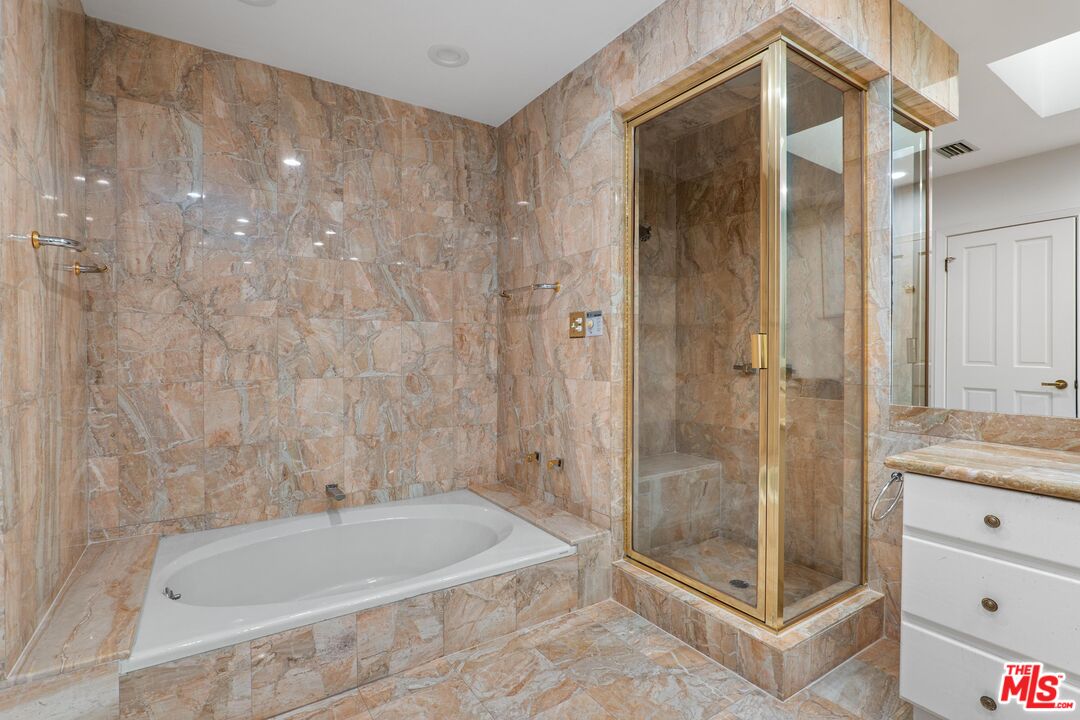 295 Homewood Road Los Angeles, CA 90049 - Photo 20 of 23