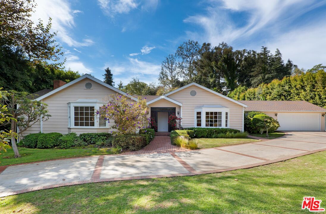 295 Homewood Road Los Angeles, CA 90049 - Photo 2 of 23