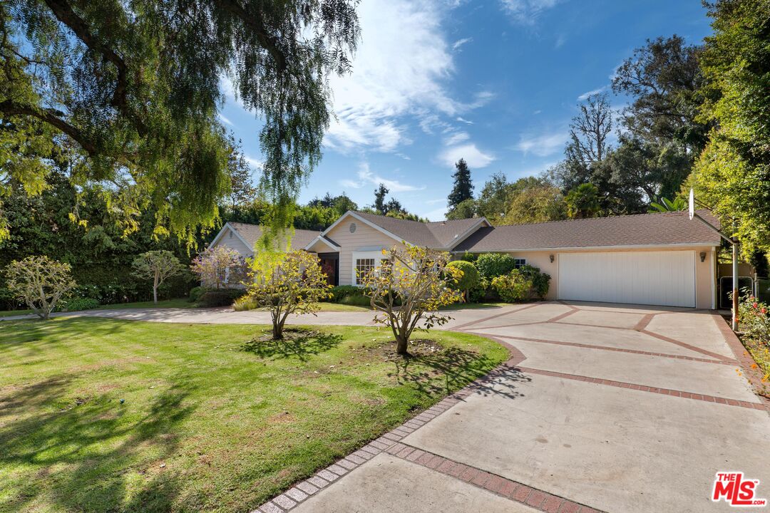 295 Homewood Road Los Angeles, CA 90049 - Photo 3 of 23