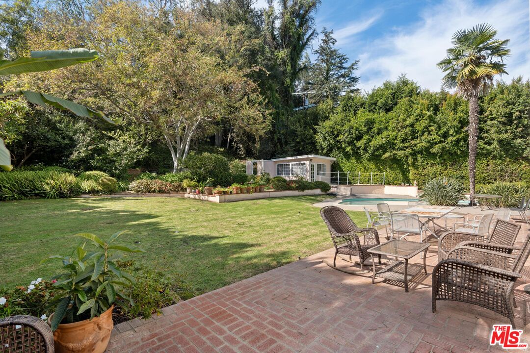 295 Homewood Road Los Angeles, CA 90049 - Photo 4 of 23