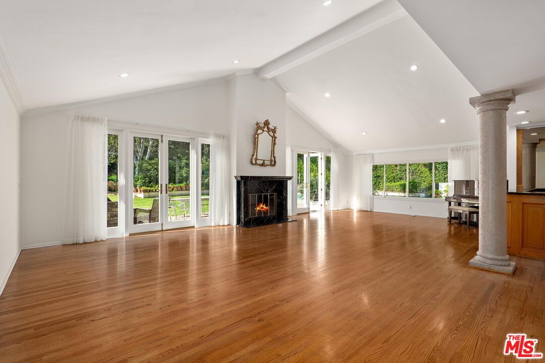 295 Homewood Road Los Angeles, CA 90049 - Photo 7 of 23