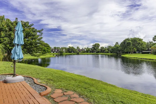 $3,000 | 9119 Lime Tree Lane, Unit 169, Pembroke Pines, FL 33024