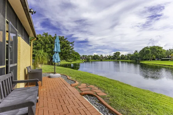 $3,000 | 9119 Lime Tree Lane, Unit 169, Pembroke Pines, FL 33024