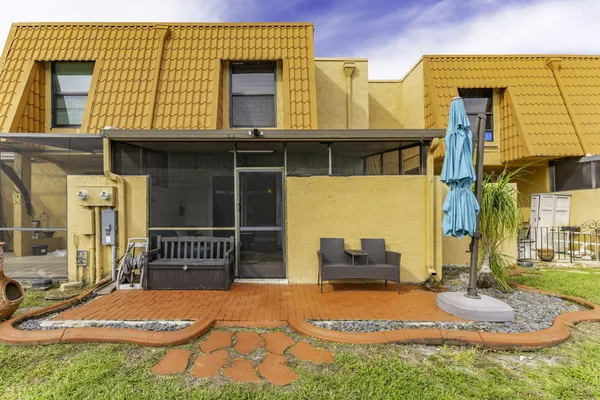 $3,000 | 9119 Lime Tree Lane, Unit 169, Pembroke Pines, FL 33024