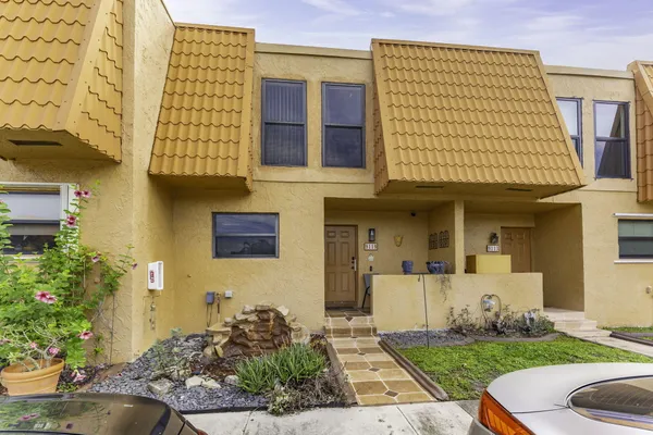 $3,000 | 9119 Lime Tree Lane, Unit 169, Pembroke Pines, FL 33024