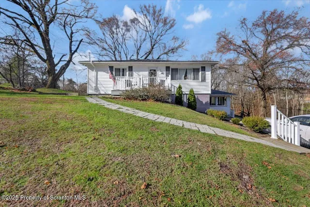 a view of a yard in front of house