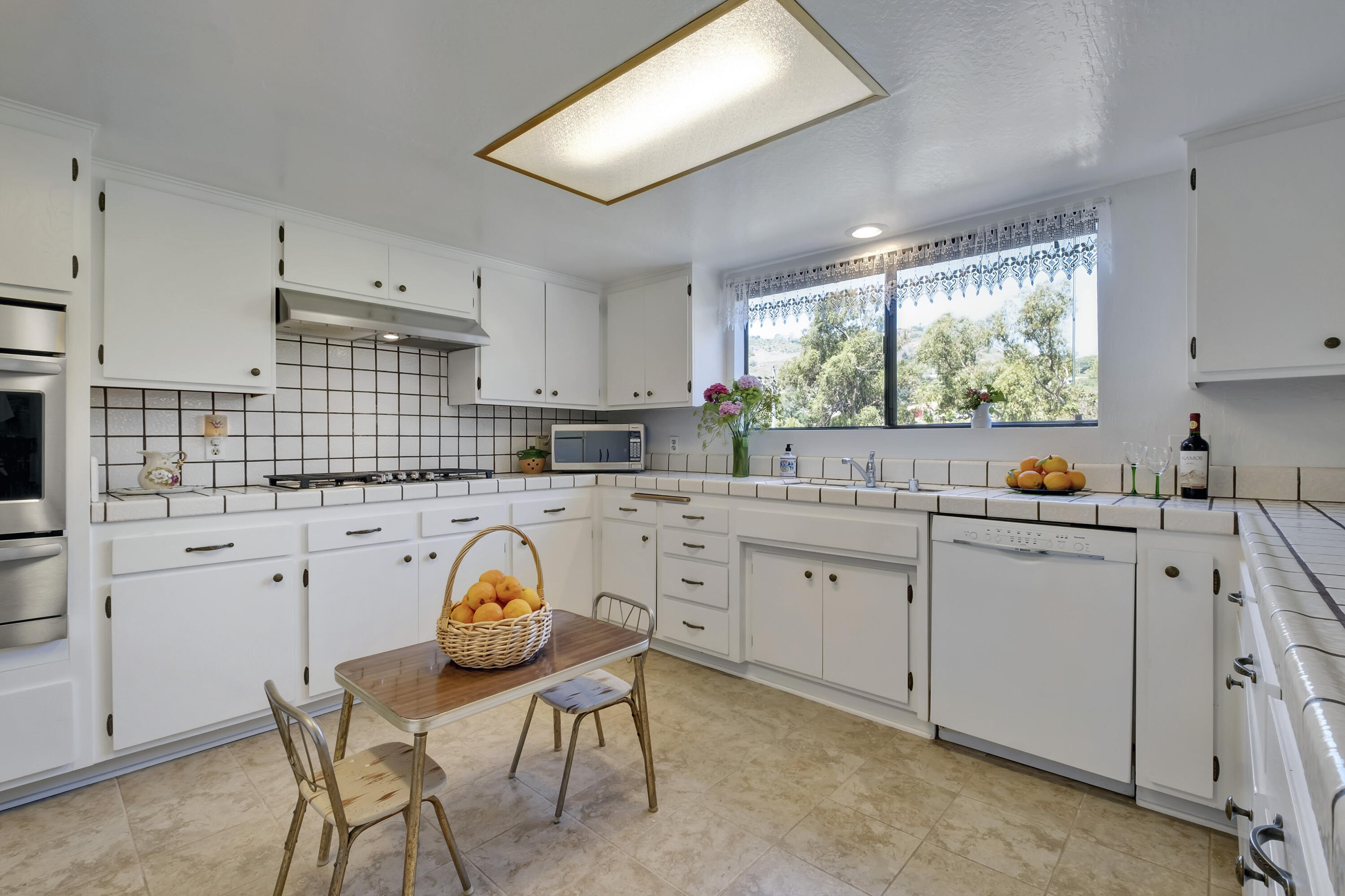 585 Sycamore Vista Road Santa Barbara, CA 93108 - Photo 5 of 26 Kitchen