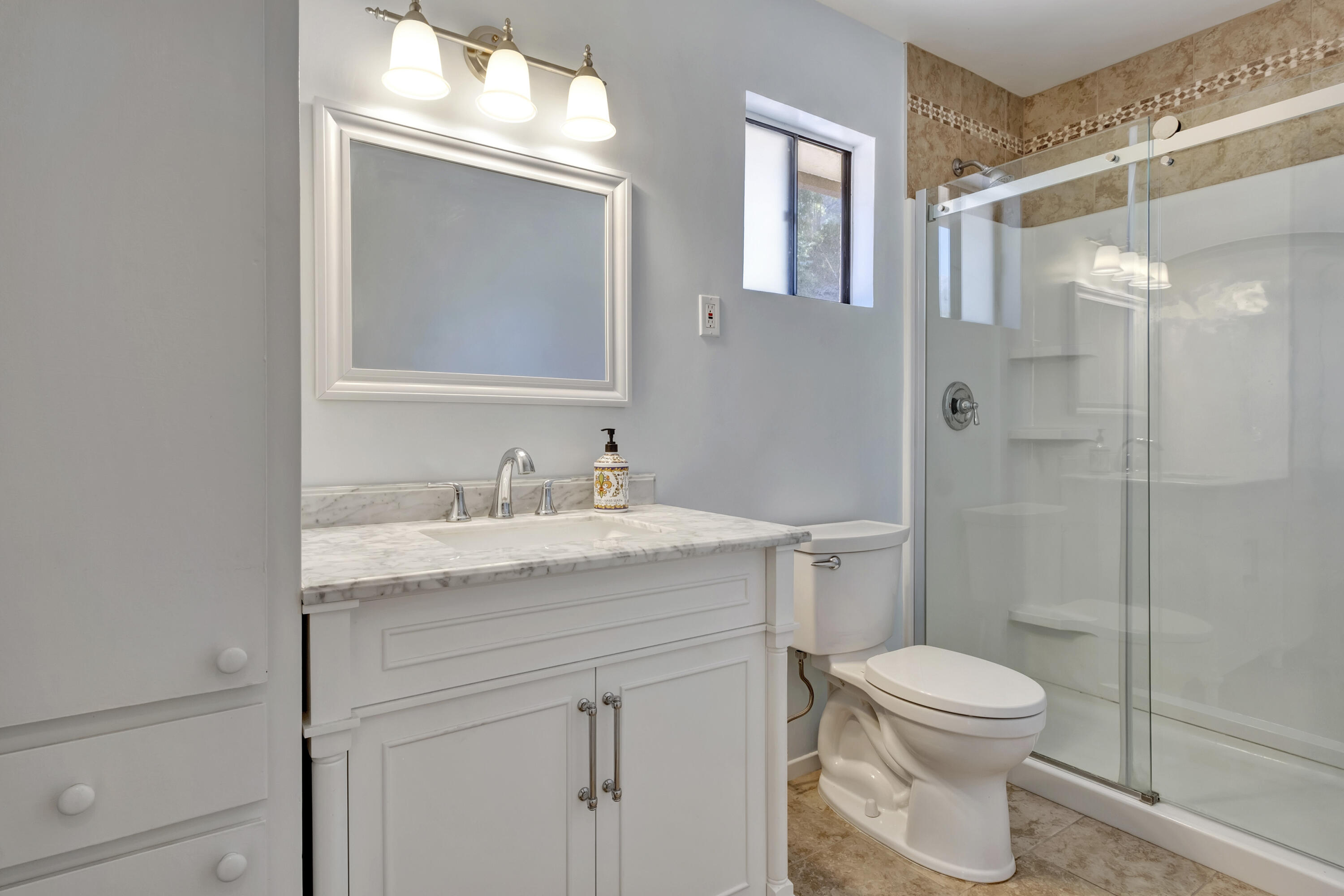 585 Sycamore Vista Road Santa Barbara, CA 93108 - Photo 10 of 26 Upstairs Hall Bathroom