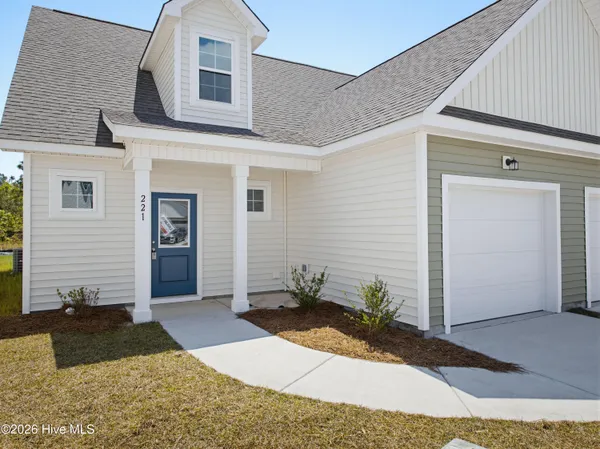 $304,900 | 221 Sandpiper Place, Sneads Ferry, NC 28460