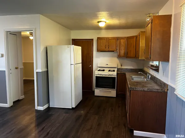 $850 | 126 Amsler Street, Unit B, Bartonville, IL 61607