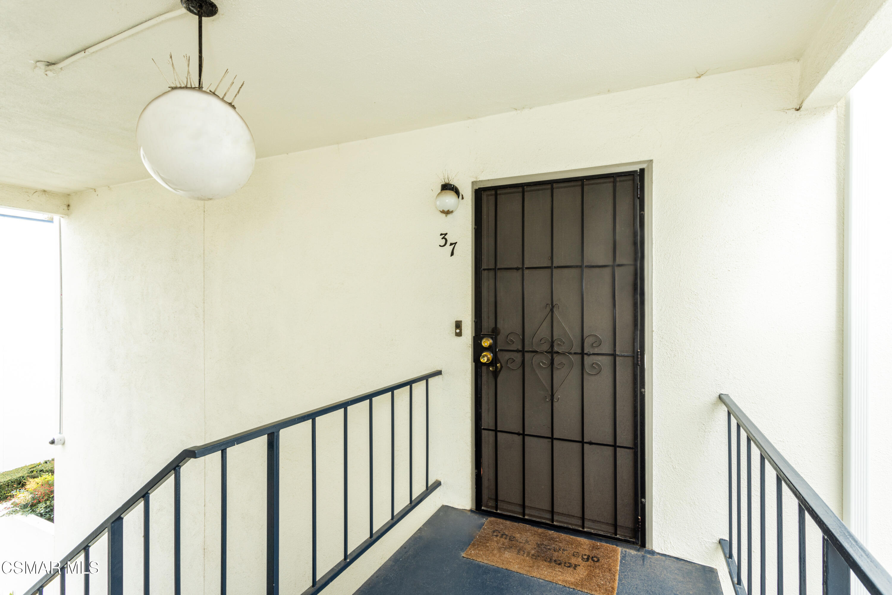 1337 Edgewood Way, Unit 37 Oxnard, CA 93030 - Photo 5 of 13 a view of a balcony